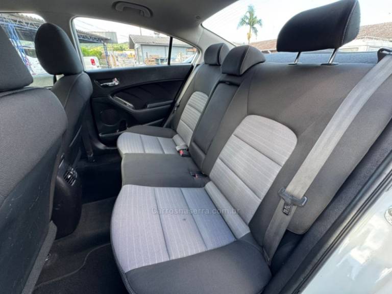 KIA MOTORS - CERATO - 2014/2015 - Branca - R$ 68.900,00