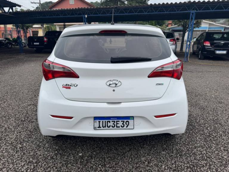 HYUNDAI - HB20 - 2013/2013 - Branca - R$ 42.900,00