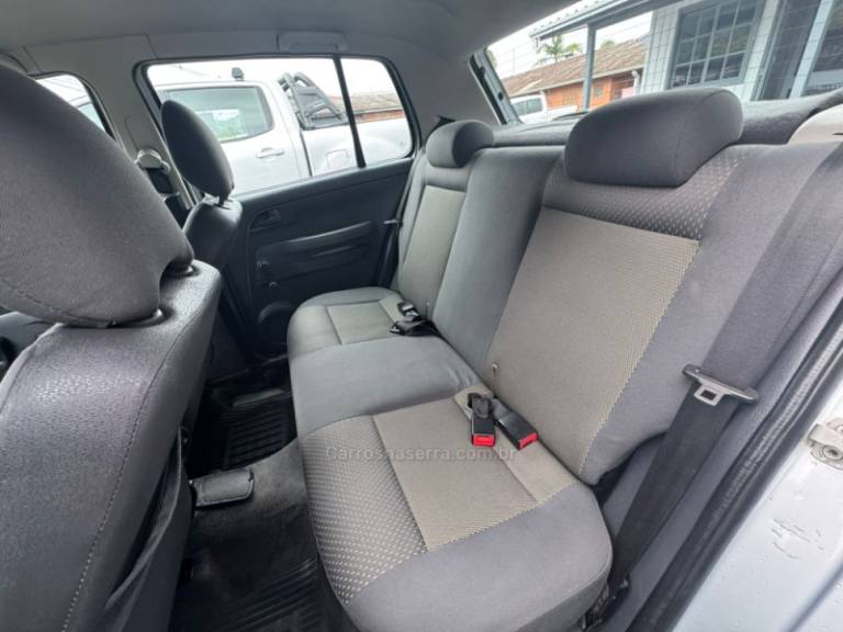 VOLKSWAGEN - FOX - 2007/2007 - Prata - R$ 25.900,00