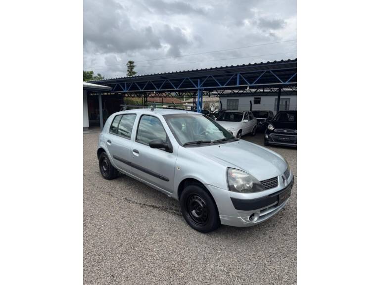 RENAULT - CLIO - 2005/2006 - Prata - R$ 14.900,00