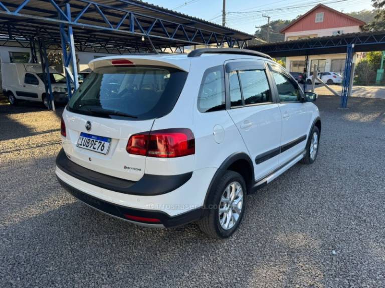 VOLKSWAGEN - SPACE CROSS - 2012/2013 - Branca - R$ 44.900,00