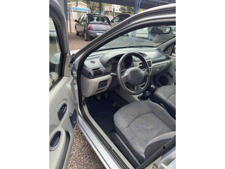 RENAULT - CLIO - 2005/2006 - Prata - R$ 14.900,00