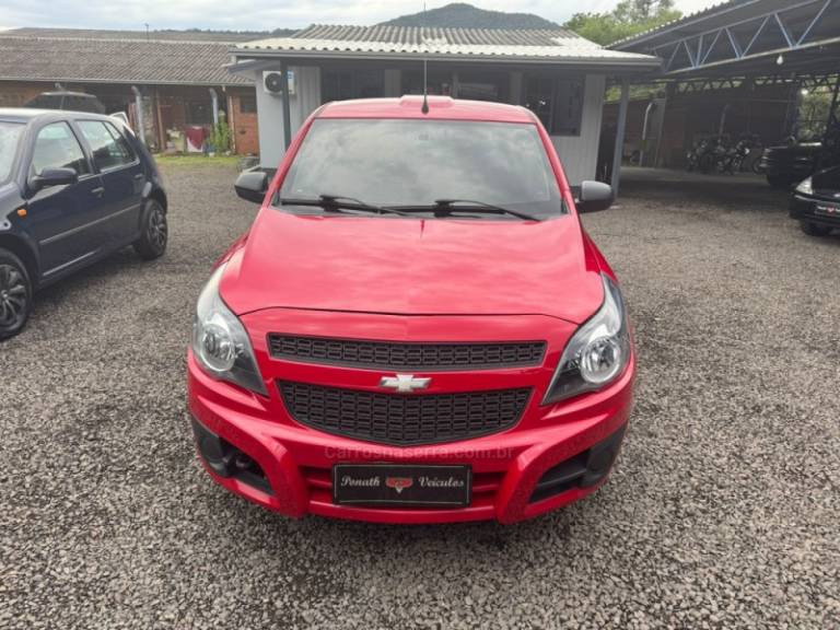 CHEVROLET - MONTANA - 2012/2013 - Vermelha - R$ 45.900,00