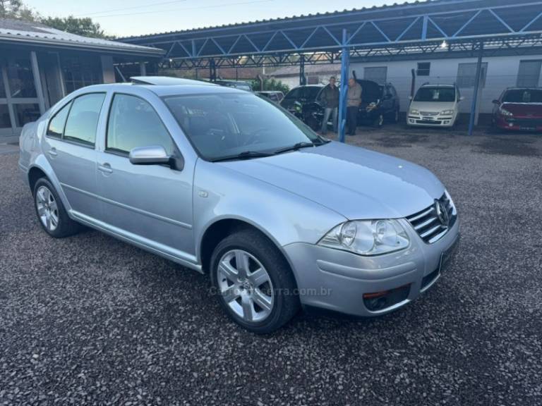 VOLKSWAGEN - BORA - 2010/2011 - Prata - R$ 48.900,00