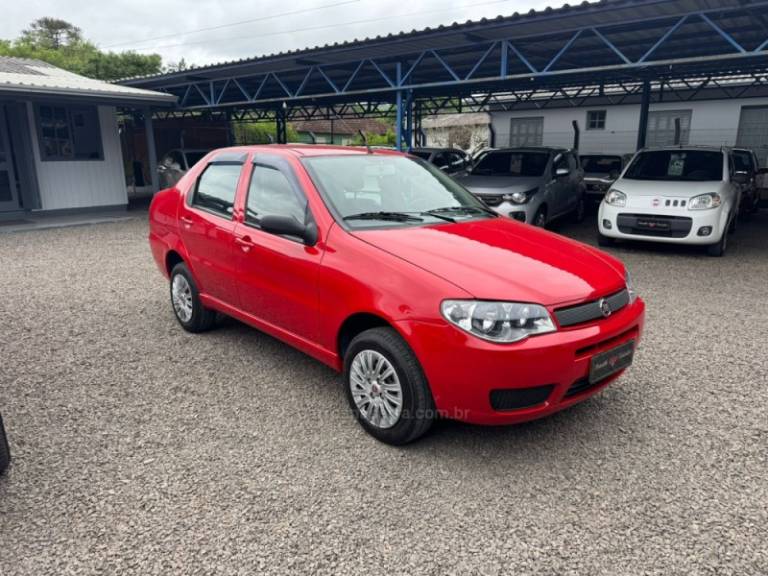 FIAT - SIENA - 2007/2008 - Vermelha - R$ 24.900,00