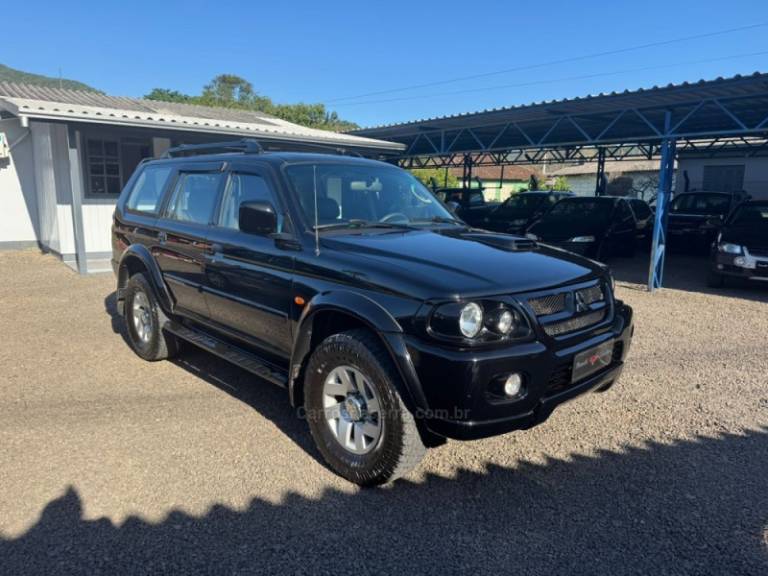 MITSUBISHI - PAJERO - 2003/2004 - Preta - R$ 52.900,00