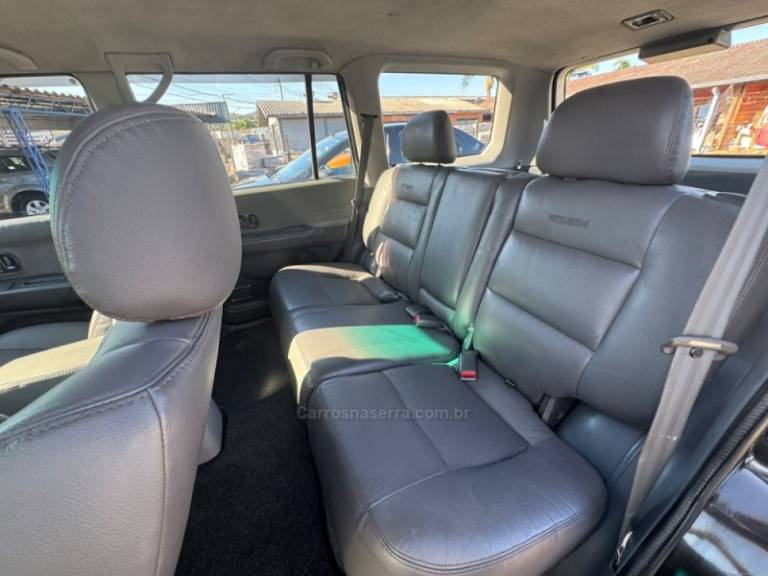 MITSUBISHI - PAJERO - 2003/2004 - Preta - R$ 52.900,00