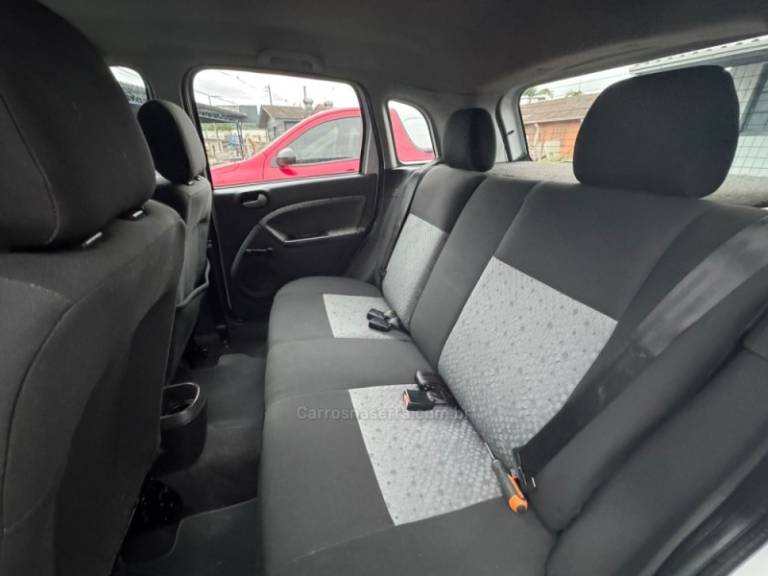 FORD - FIESTA - 2011/2012 - Branca - R$ 33.900,00