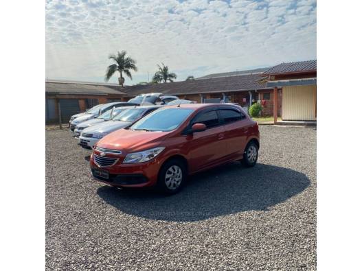 CHEVROLET - ONIX - 2013/2013 - Laranja - R$ 44.900,00