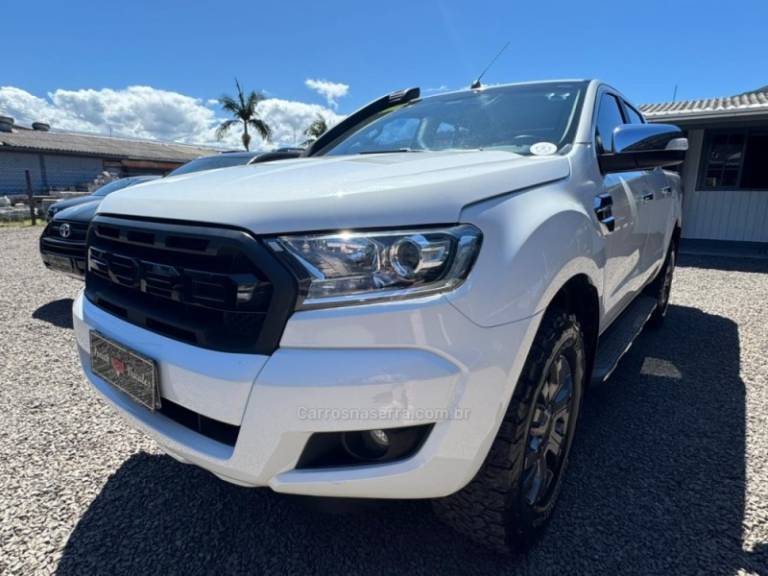 FORD - RANGER - 2018/2019 - Branca - R$ 156.900,00