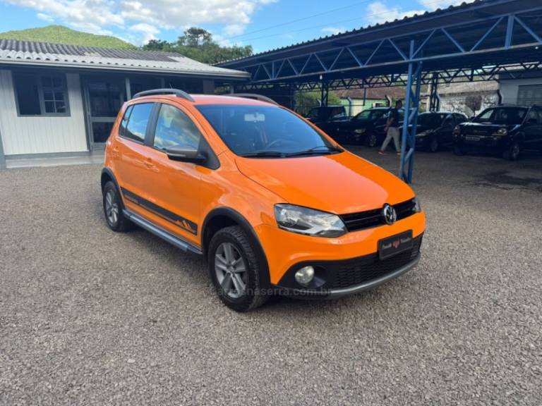 VOLKSWAGEN - CROSSFOX - 2012/2012 - Laranja - R$ 44.900,00