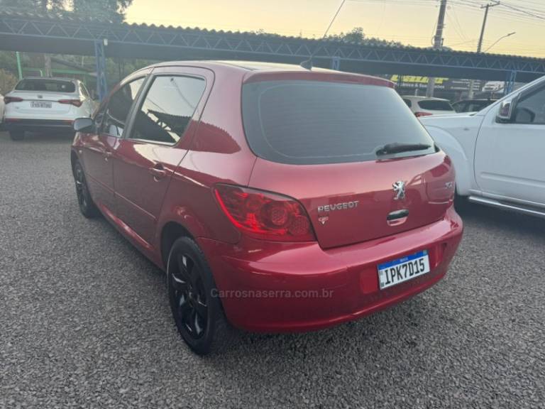 PEUGEOT - 307 - 2008/2009 - Vermelha - R$ 21.900,00