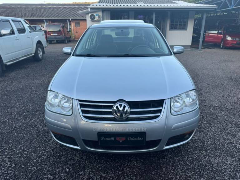 VOLKSWAGEN - BORA - 2010/2011 - Prata - R$ 48.900,00