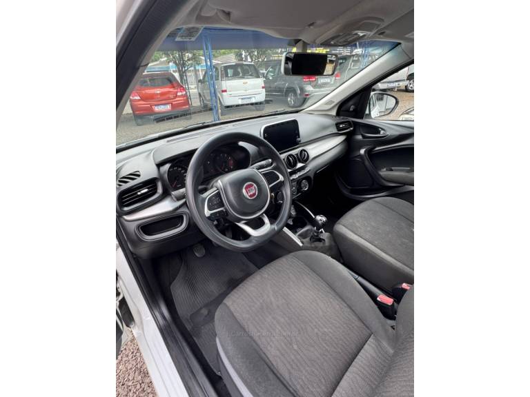 FIAT - CRONOS - 2018/2019 - Branca - R$ 64.900,00