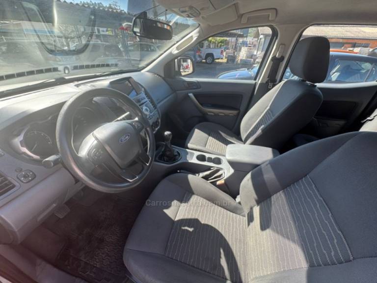 FORD - RANGER - 2014/2015 - Prata - R$ 88.900,00