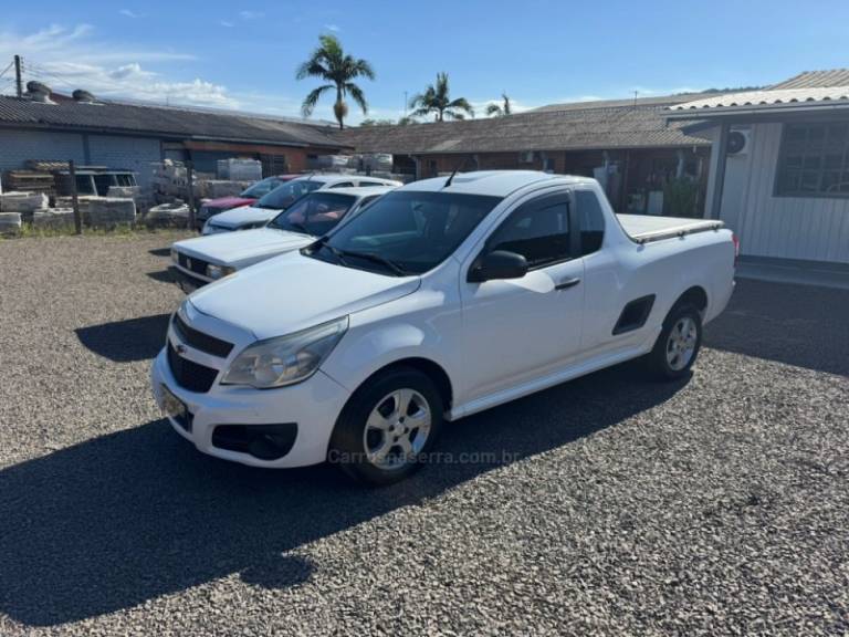 CHEVROLET - MONTANA - 2017/2018 - Branca - R$ 53.900,00