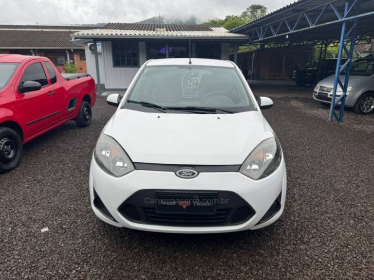 FORD - FIESTA - 2011/2012 - Branca - R$ 33.900,00