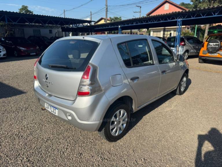 RENAULT - SANDERO - 2013/2014 - Prata - R$ 35.900,00