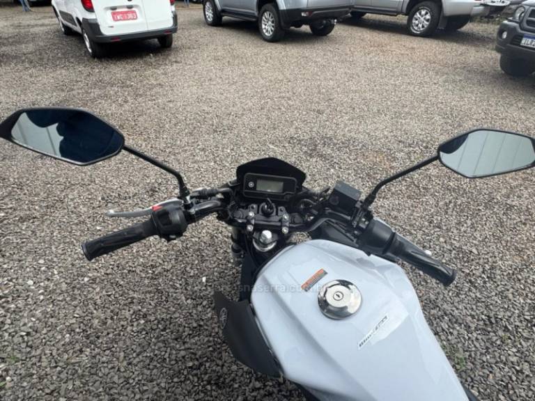 YAMAHA - FACTOR - 2019/2020 - Branca - R$ 13.900,00