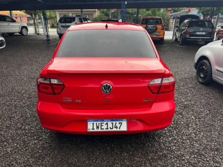 VOLKSWAGEN - VOYAGE - 2014/2015 - Vermelha - R$ 45.900,00