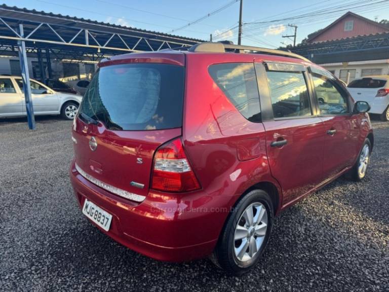NISSAN - LIVINA - 2011/2012 - Vermelha - R$ 34.900,00