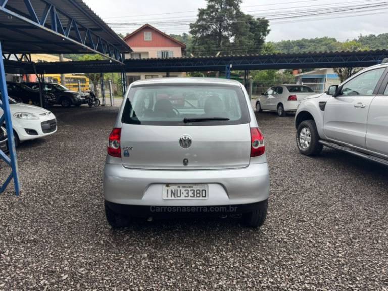 VOLKSWAGEN - FOX - 2007/2007 - Prata - R$ 25.900,00