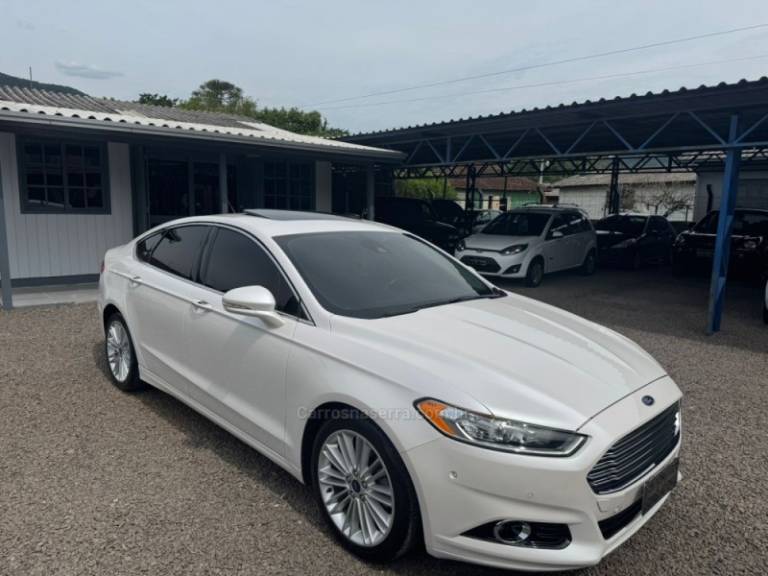 FORD - FUSION - 2015/2016 - Branca - R$ 88.900,00