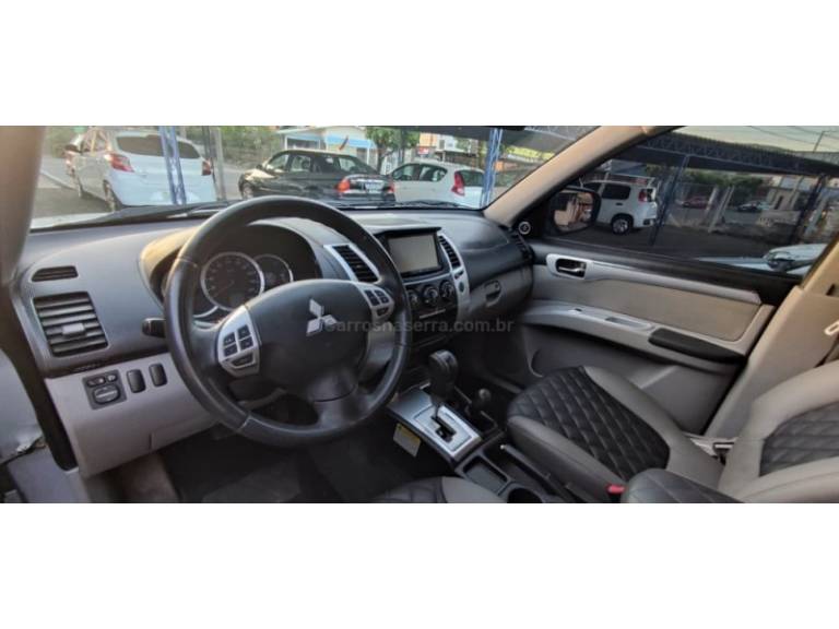 MITSUBISHI - PAJERO DAKAR - 2010/2011 - Prata - R$ 104.900,00