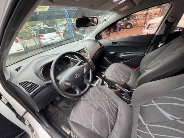 HYUNDAI - HB20 - 2013/2013 - Branca - R$ 42.900,00