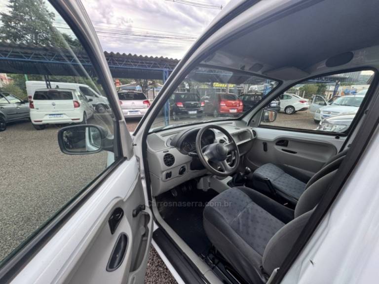 RENAULT - KANGOO - 2012/2013 - Branca - R$ 36.900,00