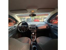 CHEVROLET - ONIX - 2013/2013 - Laranja - R$ 44.900,00