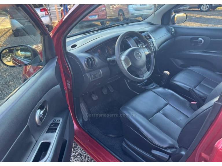 NISSAN - LIVINA - 2011/2012 - Vermelha - R$ 34.900,00