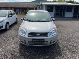 FORD - FIESTA - 2007/2008 - Prata - R$ 25.900,00
