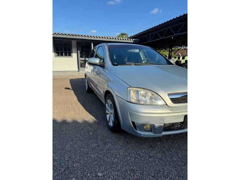 CHEVROLET - CORSA - 2010/2011 - Prata - R$ 32.900,00
