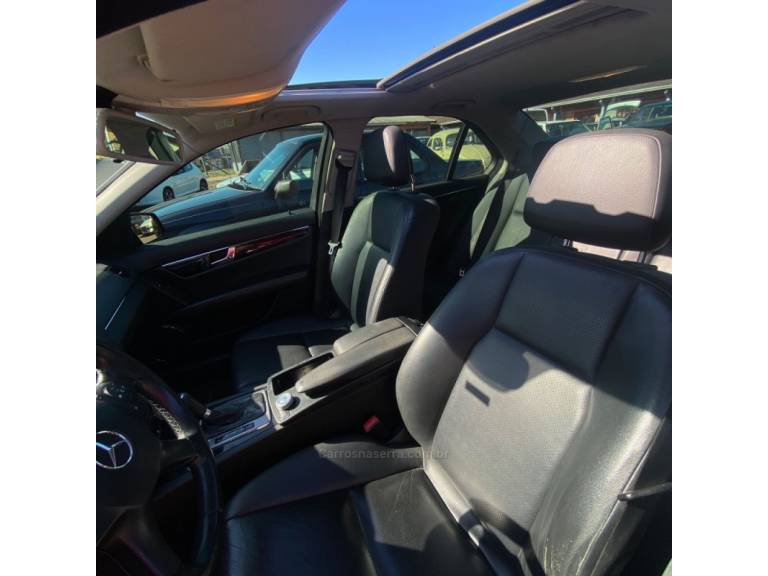MERCEDES-BENZ - C 200 K - 2010/2010 - Preta - R$ 58.900,00