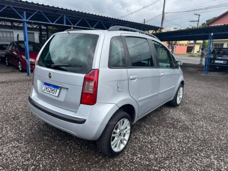 FIAT - IDEA - 2005/2006 - Branca - R$ 25.900,00