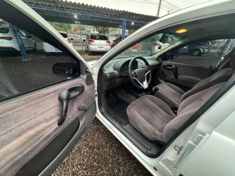 CHEVROLET - CORSA - 1996/1997 - Branca - R$ 12.900,00
