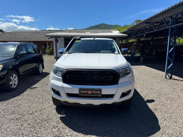 FORD - RANGER - 2018/2019 - Branca - R$ 156.900,00