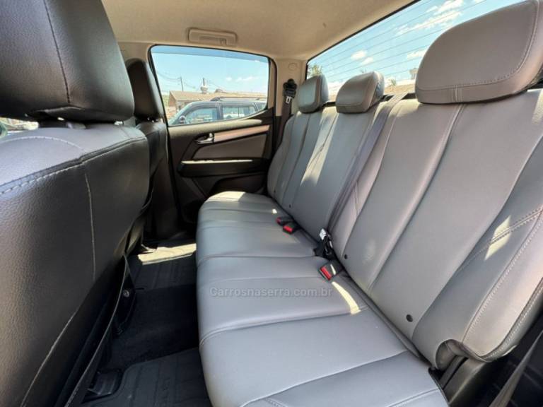 CHEVROLET - S10 - 2022/2023 - Branca - R$ 205.000,00