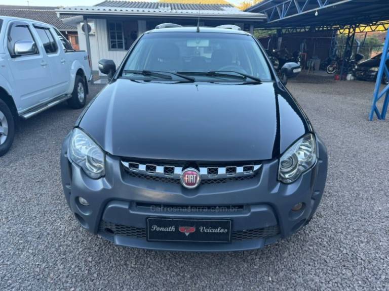 FIAT - PALIO - 2013/2014 - Preta - R$ 32.900,00