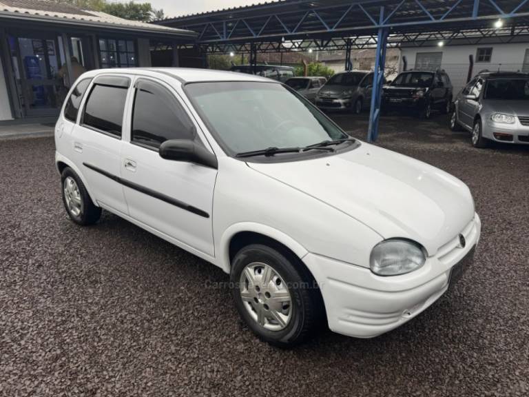CHEVROLET - CORSA - 1996/1997 - Branca - R$ 12.900,00