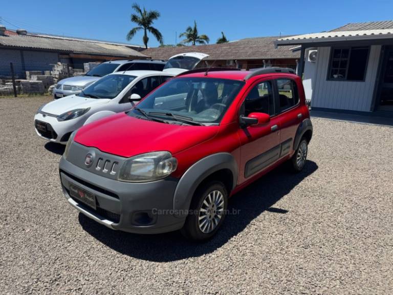 FIAT - UNO - 2010/2011 - Vermelha - R$ 32.900,00