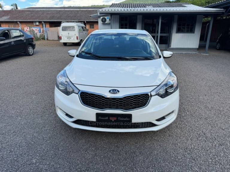 KIA MOTORS - CERATO - 2014/2015 - Branca - R$ 68.900,00