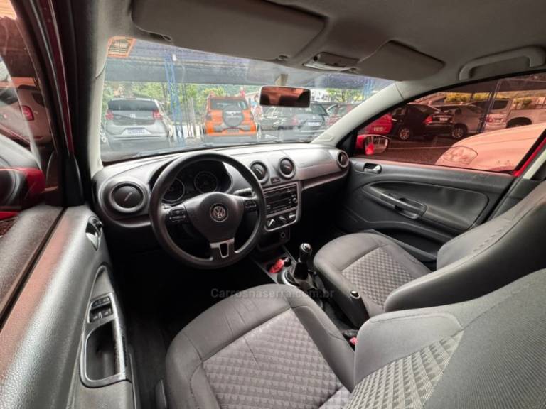 VOLKSWAGEN - VOYAGE - 2014/2015 - Vermelha - R$ 45.900,00
