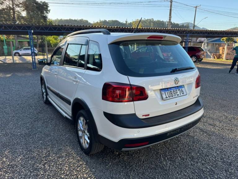 VOLKSWAGEN - SPACE CROSS - 2012/2013 - Branca - R$ 44.900,00