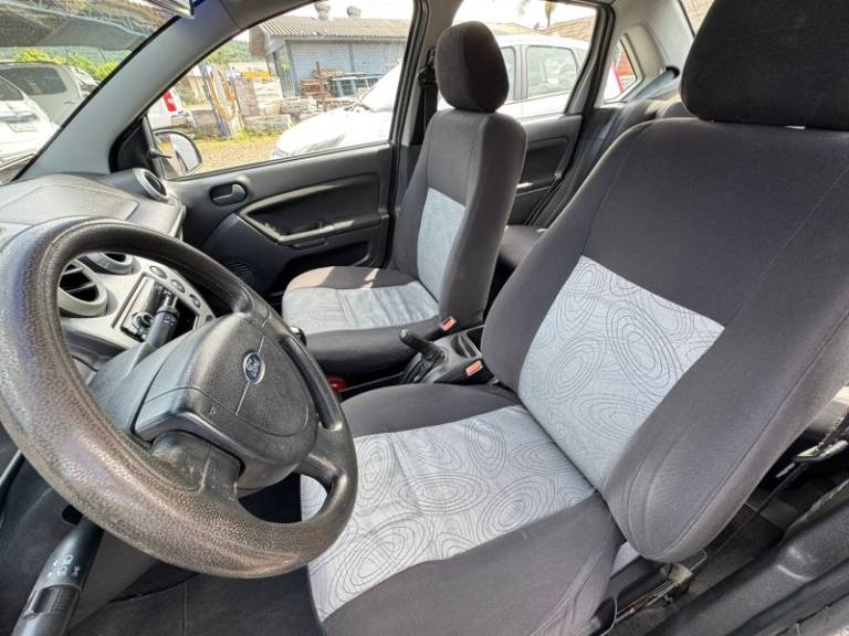 FORD - FIESTA - 2007/2008 - Prata - R$ 25.900,00