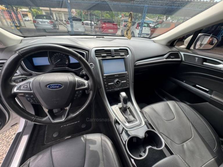 FORD - FUSION - 2015/2016 - Branca - R$ 88.900,00