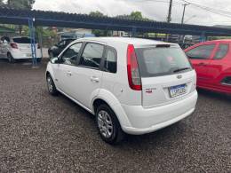 FORD - FIESTA - 2011/2012 - Branca - R$ 33.900,00