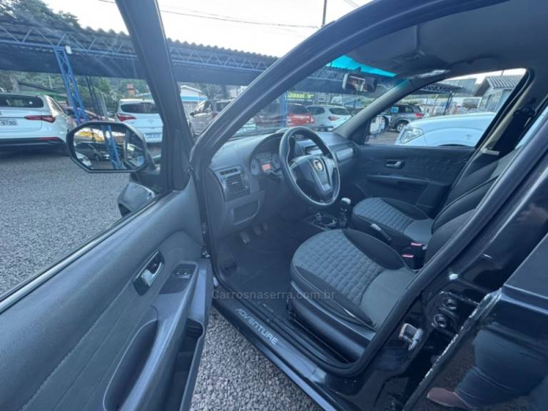 FIAT - PALIO - 2013/2014 - Preta - R$ 32.900,00