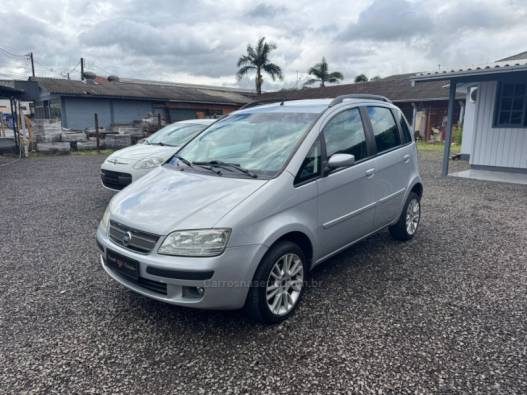 FIAT - IDEA - 2005/2006 - Branca - R$ 25.900,00